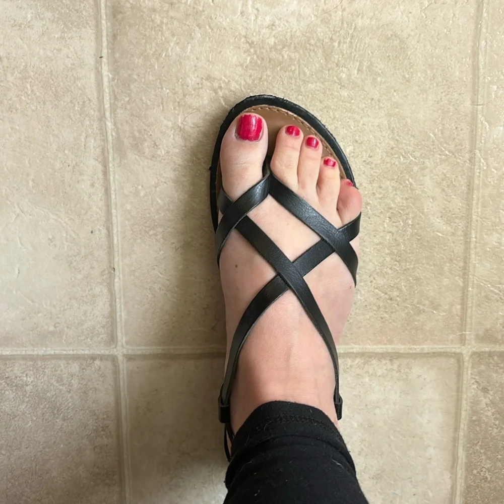 New Directions sandals - Picture 1 of 5